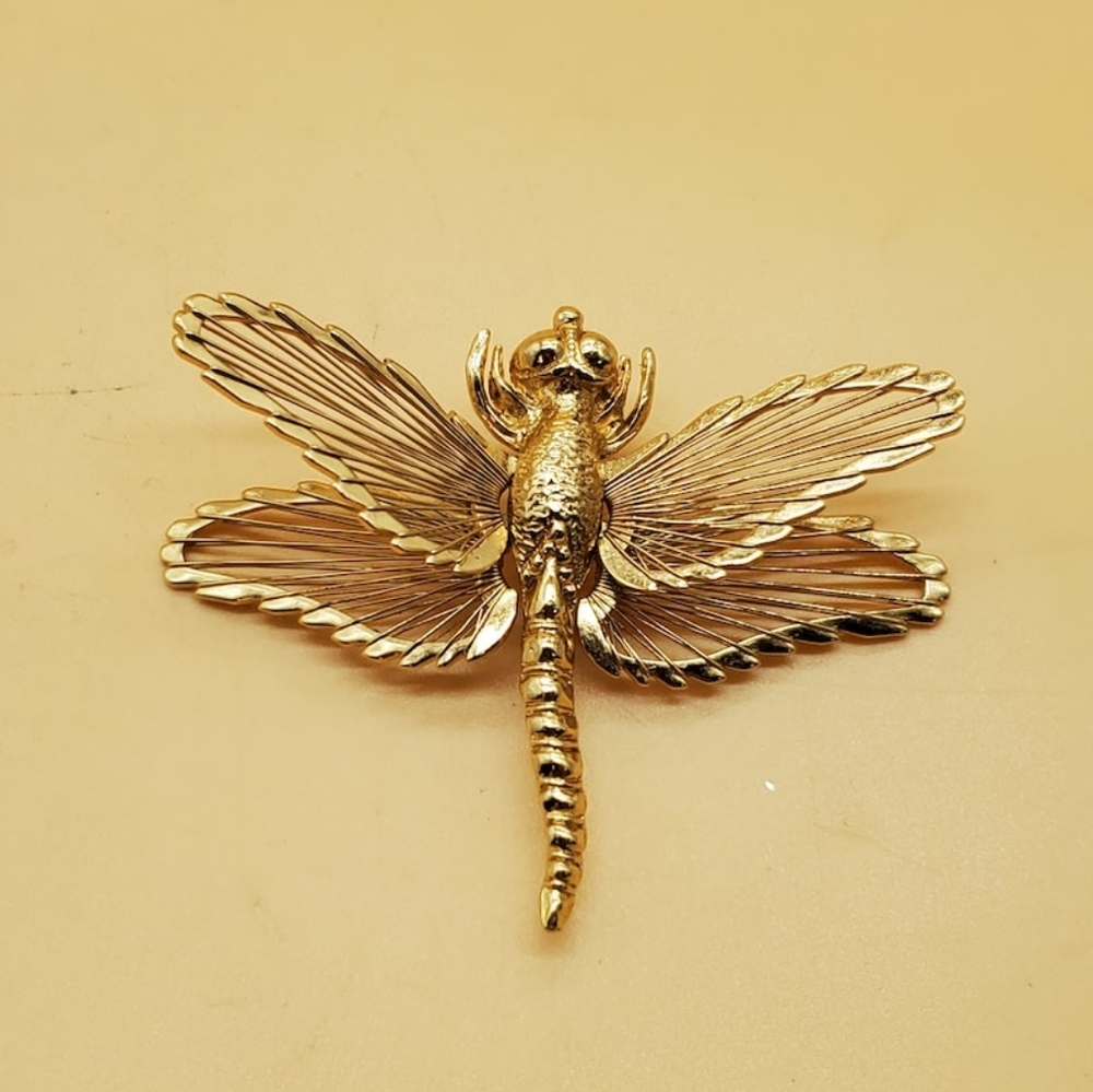 vintage Monet gold tone wire winged dragonfly brooch